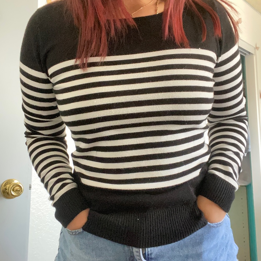 Black and white long sleeve, bottoms on right shoulder